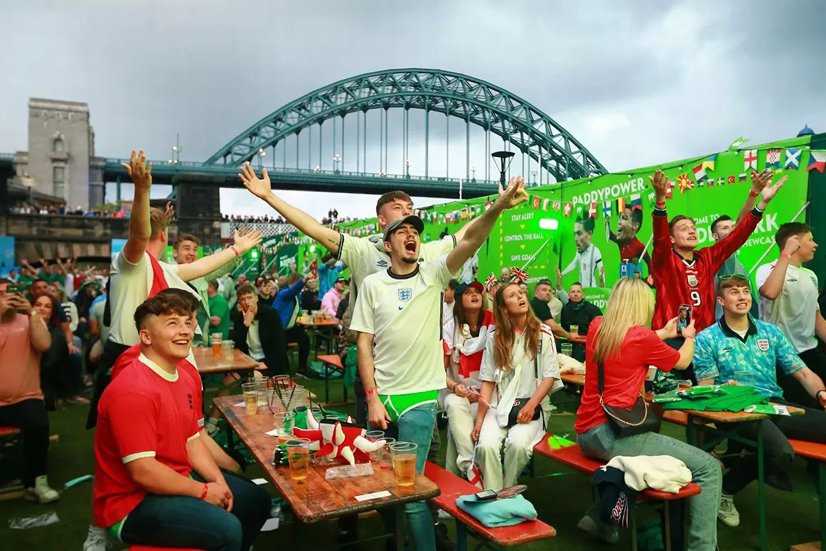 PP — Euros Fanzones, image 4