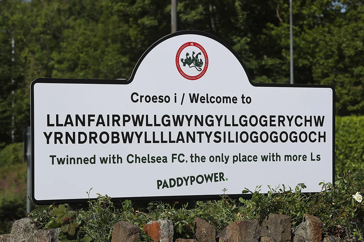 Paddy Power — Chelsea sign, image 1